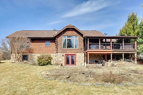 1 Mi to Lake Henry: Peaceful Poconos Cabin!