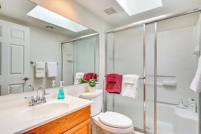 Close to Golf: Mtn-view Townhome in Green Valley