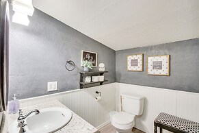 Pet-friendly Home w/ Porch Near Chickasha!