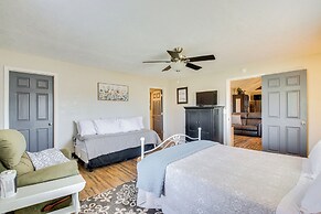 Pet-friendly Home w/ Porch Near Chickasha!