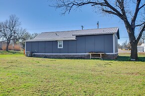 Pet-friendly Home w/ Porch Near Chickasha!