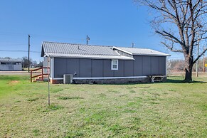 Pet-friendly Home w/ Porch Near Chickasha!