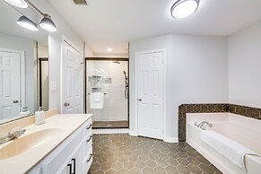 2 Mi to Lake Monticello: Home w/ Large Decks!