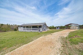 2 Mi to Lake Monticello: Home w/ Large Decks!