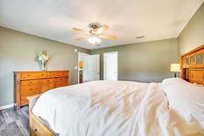 2 Mi to Lake Monticello: Home w/ Large Decks!