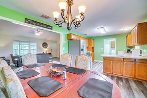 2 Mi to Lake Monticello: Home w/ Large Decks!