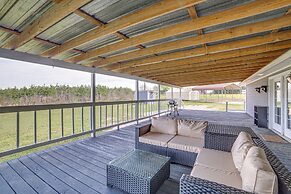 2 Mi to Lake Monticello: Home w/ Large Decks!