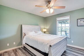 2 Mi to Lake Monticello: Home w/ Large Decks!