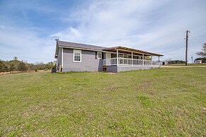 2 Mi to Lake Monticello: Home w/ Large Decks!