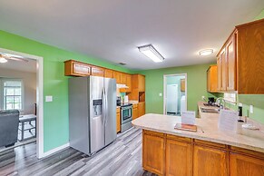 2 Mi to Lake Monticello: Home w/ Large Decks!
