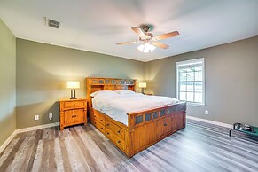 2 Mi to Lake Monticello: Home w/ Large Decks!