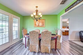 2 Mi to Lake Monticello: Home w/ Large Decks!
