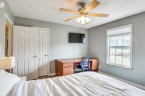 2 Mi to Lake Monticello: Home w/ Large Decks!