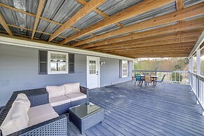2 Mi to Lake Monticello: Home w/ Large Decks!