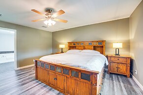 2 Mi to Lake Monticello: Home w/ Large Decks!