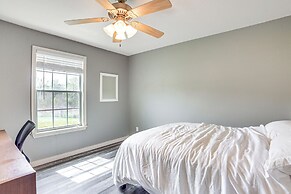 2 Mi to Lake Monticello: Home w/ Large Decks!
