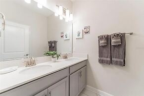 Vibrant 5Bd w Private Pool Waterpark at Storey Lake 4811m