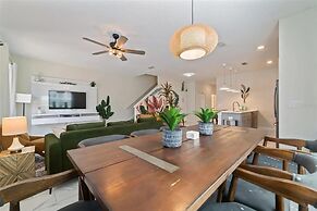 Vibrant 5Bd w Private Pool Waterpark at Storey Lake 4811m