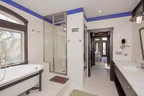 Bluffside Cove by Rove Beachfront w Pool Sauna