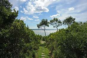 Bluffside Cove by Rove Beachfront w Pool Sauna