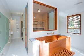 Bluffside Cove by Rove Beachfront w Pool Sauna