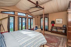 Bluffside Cove by Rove Beachfront w Pool Sauna