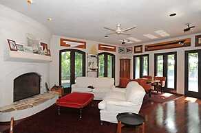 Bluffside Cove by Rove Beachfront w Pool Sauna