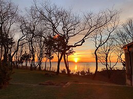Bluffside Cove by Rove Beachfront w Pool Sauna
