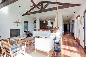 Bluffside Cove by Rove Beachfront w Pool Sauna