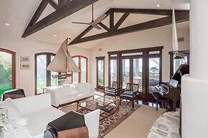 Bluffside Cove by Rove Beachfront w Pool Sauna