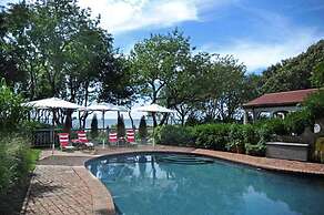 Bluffside Cove by Rove Beachfront w Pool Sauna