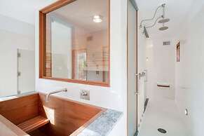 Bluffside Cove by Rove Beachfront w Pool Sauna