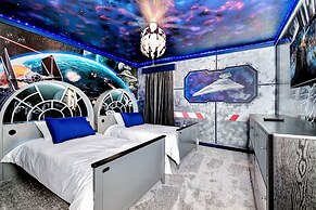 Luxury 9BR Getaway Pool Theater Theme Rooms