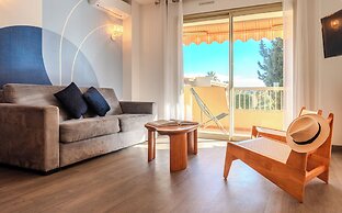 Les 15 Pins & La Mer