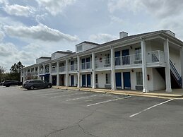 Brentwood Inn & Suites