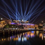 Walking Distance to Darling Harbour