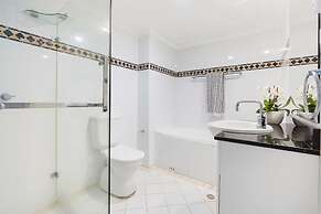 Walking Distance to Darling Harbour