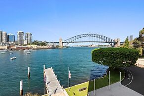 Sydney Harbourside Apartment