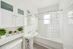 3BR Luxury Retreat with Easy Parking