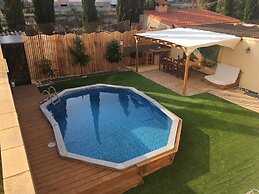 Villa Garden, Pool & sea