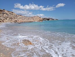 Villa Garden, Pool & sea