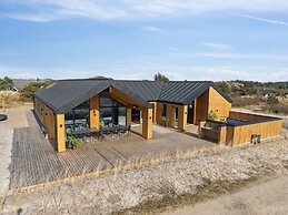5 Star Holiday Home in Henne
