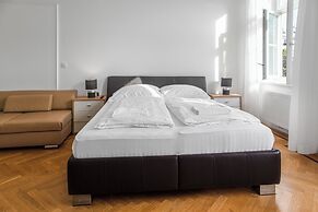 Perfect 7BR Stay Near Hauptbahnhof