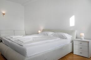 Perfect 7BR Stay Near Hauptbahnhof