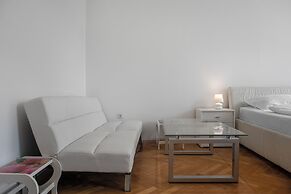 Perfect 7BR Stay Near Hauptbahnhof