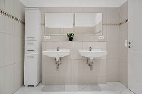 Perfect 7BR Stay Near Hauptbahnhof