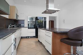 Perfect 7BR Stay Near Hauptbahnhof