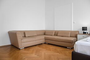 Perfect 7BR Stay Near Hauptbahnhof