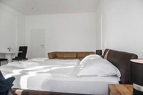 Perfect 7BR Stay Near Hauptbahnhof