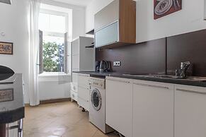 Perfect 7BR Stay Near Hauptbahnhof